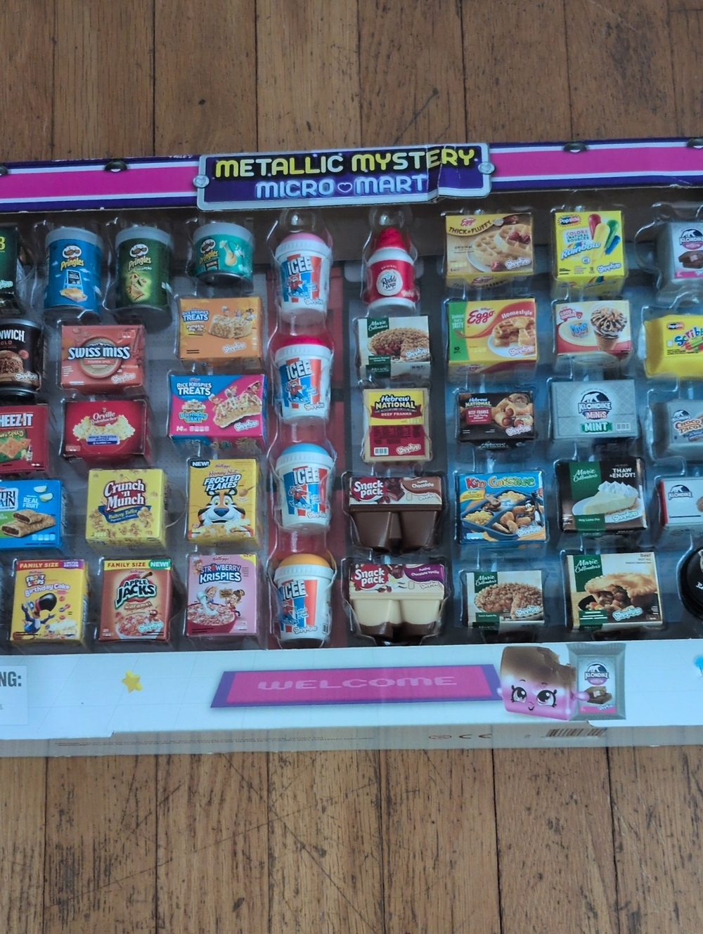 Real Littles Metallic Mystery Micro Mart Playset - Picture 8 of 10